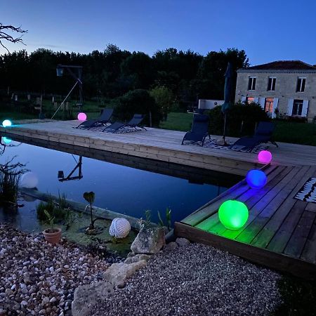 Suite campagnarde de 40 m2 avec vue sur les vignes au Château Camponac Bourg Extérieur photo