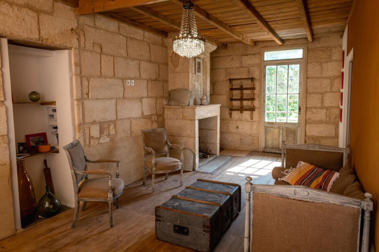 Suite campagnarde de 40 m2 avec vue sur les vignes au Château Camponac Bourg Extérieur photo