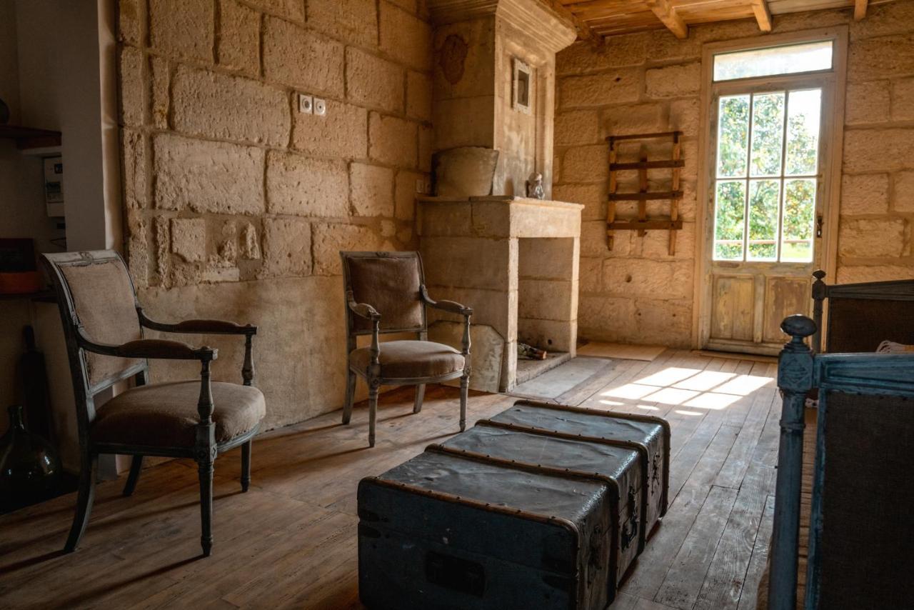Suite campagnarde de 40 m2 avec vue sur les vignes au Château Camponac Bourg Extérieur photo