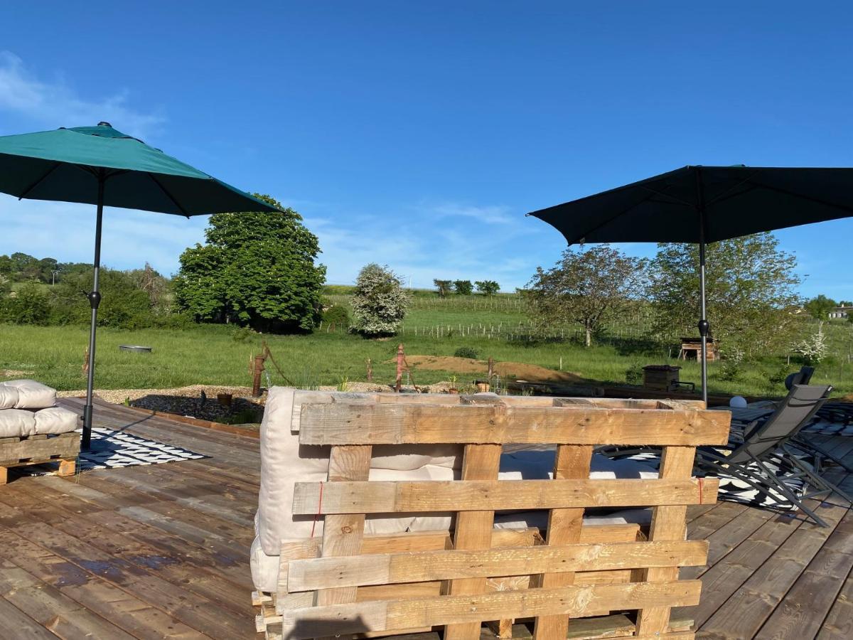 Suite campagnarde de 40 m2 avec vue sur les vignes au Château Camponac Bourg Extérieur photo