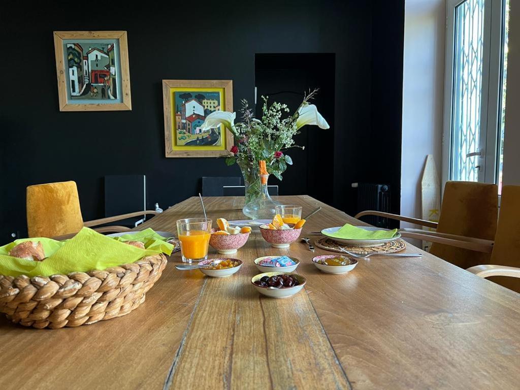 Suite campagnarde de 40 m2 avec vue sur les vignes au Château Camponac Bourg Extérieur photo